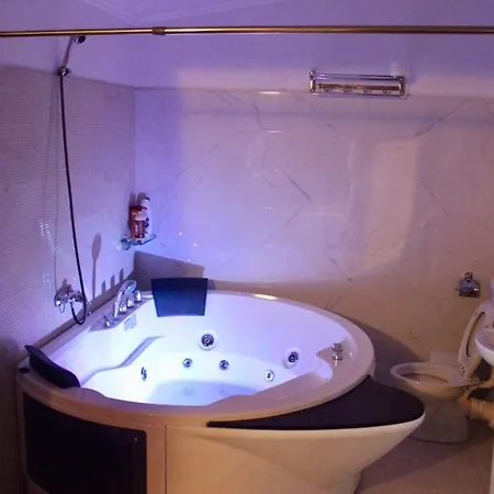 Bicaj Hotel 3*